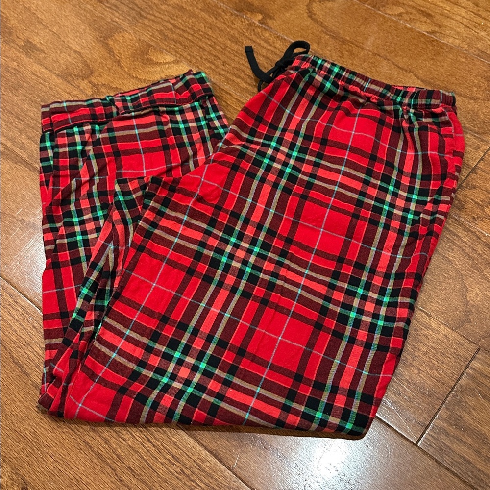 Wondershop women’s Red Plaid Pajama Set - Picture 6 of 7